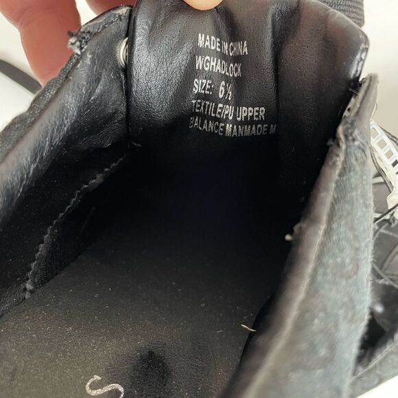 NWOT Guess Black and Silver Sneakers Size 6.5 - Picture 8 of 8